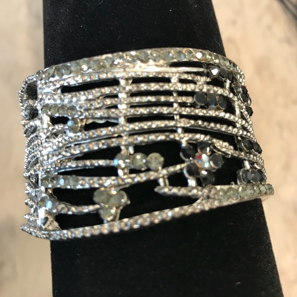 Pretty Rhinestone cuff bracelet - Picture 3 of 5